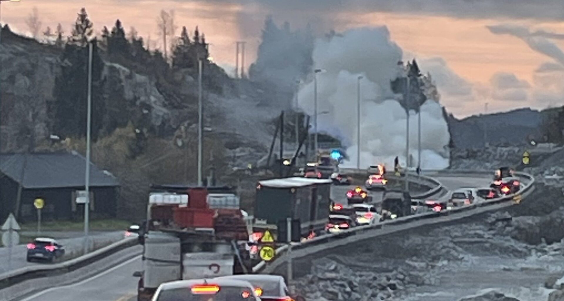 Trafikk, Brann | Brann i bil på E18 – veien stengt