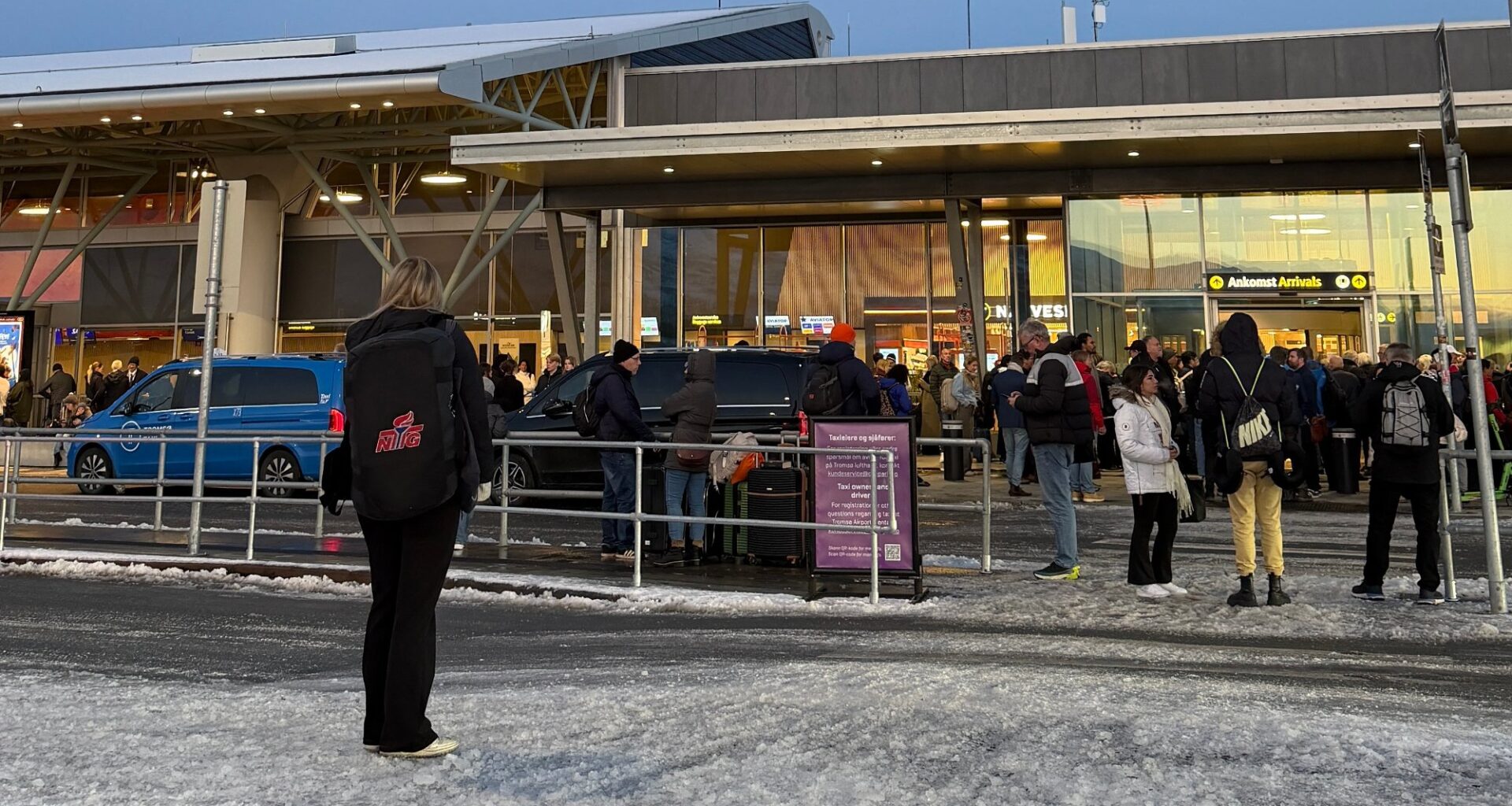 Tromsø lufthavn, Evakuering | Måtte evakueres etter at noen røyka på do
