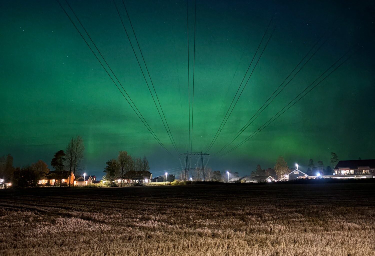 Vær, Nordlys | Sterkt nordlys over Sarpsborg lørdag kveld