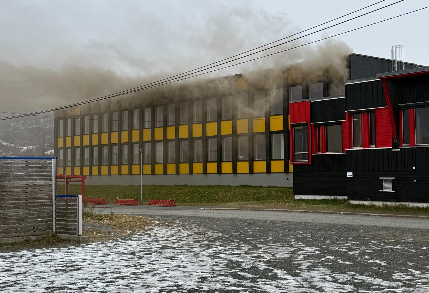 Brann, Sørreisa | Brannen har blusset opp igjen: – Full overtenning