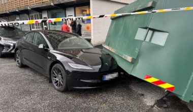 Mannsverk, Uværet Amy | Politiet har sperret av blokk på Mannsverk: Frykter mer kan løsne