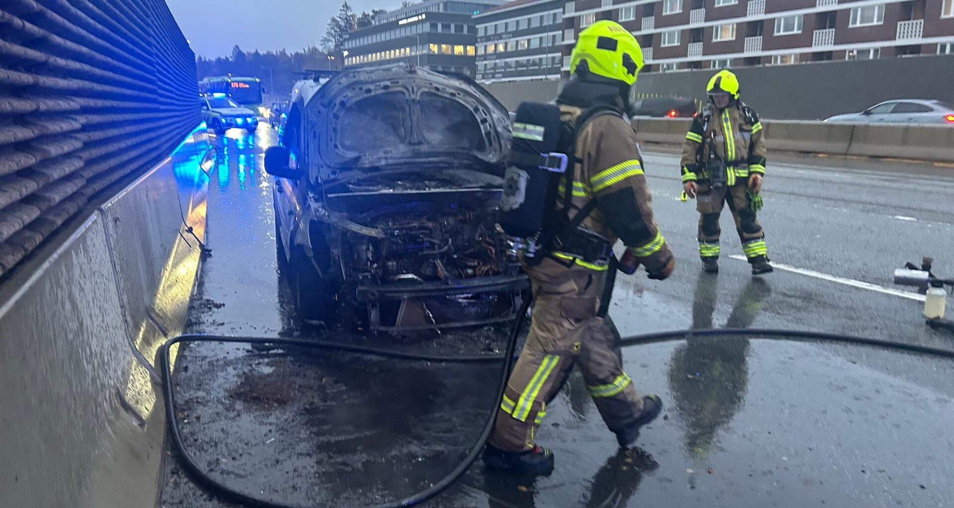 Ulykker og hendelser, Brann | Hørte ulyd – like etter sto bilen i brann