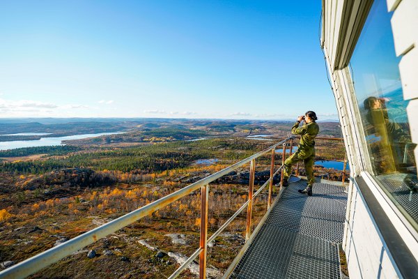 Kirkenes  20220929. 
Menig Ema Fazlagic på en grensepost tilhørende Jarfjord Grensestasjon.  Jarfjord Grensestasjon i Sør-Varanger har en styrke på 100 soldater, 20 ansatte og 10 hunder. Hovedoppgaven er å passe på grensen mot Russland.
Foto: Lise Åserud / NTB