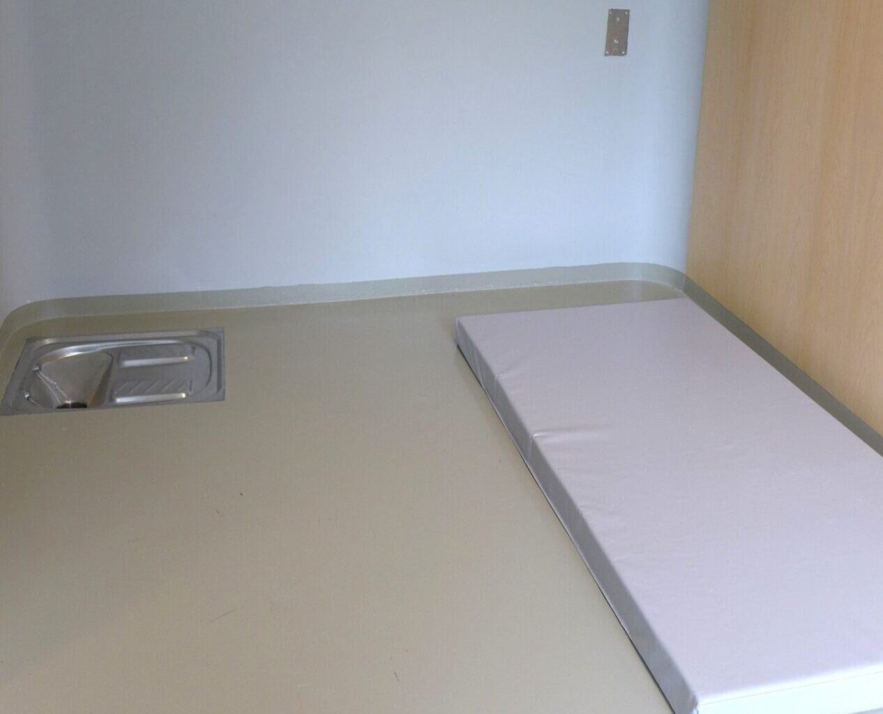 Bjørgvin ungdomsfengsel, Krim | Nedslående funn i ungdomsfengselet: – Lå naken på betonggulv i glattcelle i 14 timer