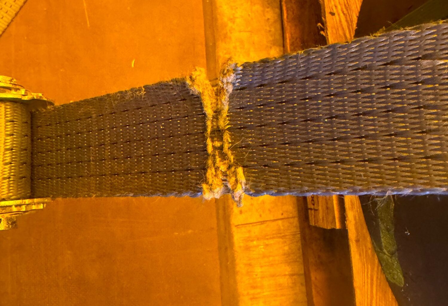 Trafikk, Svinesund | Fraktet 22.000 kilo på dårlige bremser og tynnslitte stropper