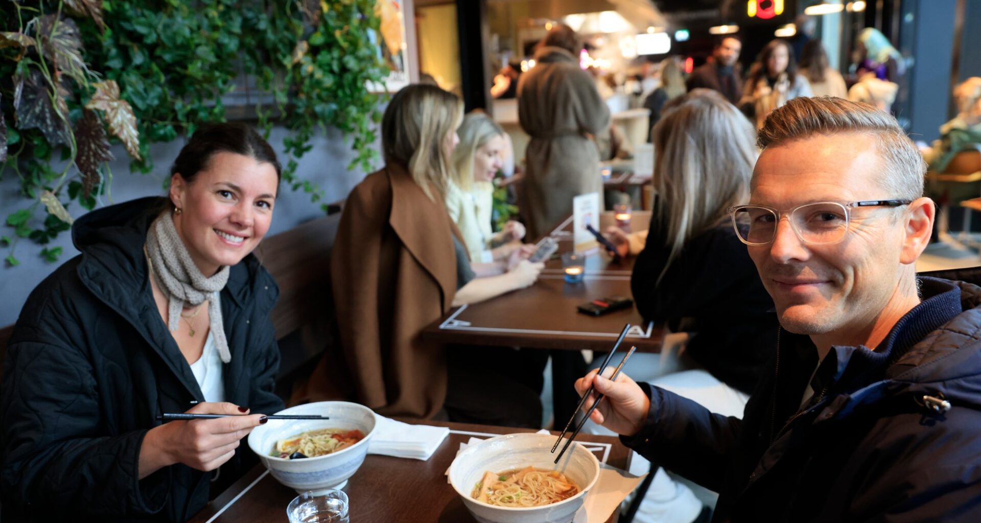 Mathall, Restauranter | Massiv kø før åpning av den nye Mathallen