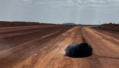 Brennende gjenstand i Vest-Australia ser ut til å være restene av et romfartøy som styrtet ned på jorden