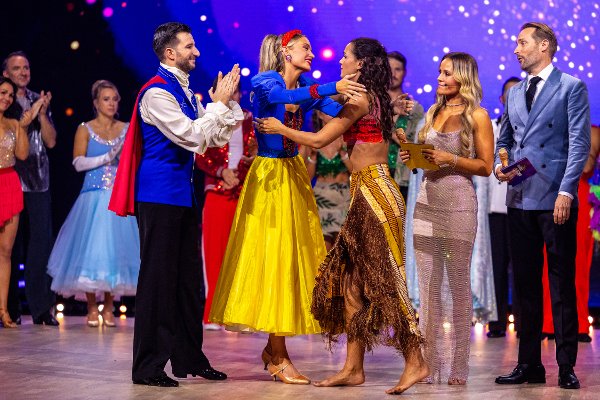 Emma og Catalin måtter forlate Skal vi danse etter duell med Desta og Tarje under program 3 av Skal vi danse 2025.
Foto: Thomas Andersen / TV 2