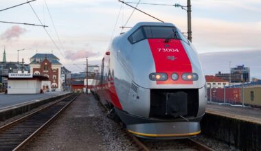 Et togsett står på et sidespor på Kristiansand stasjon og Sørlandsbanen. Foto: Tor Erik Schrøder/NTB