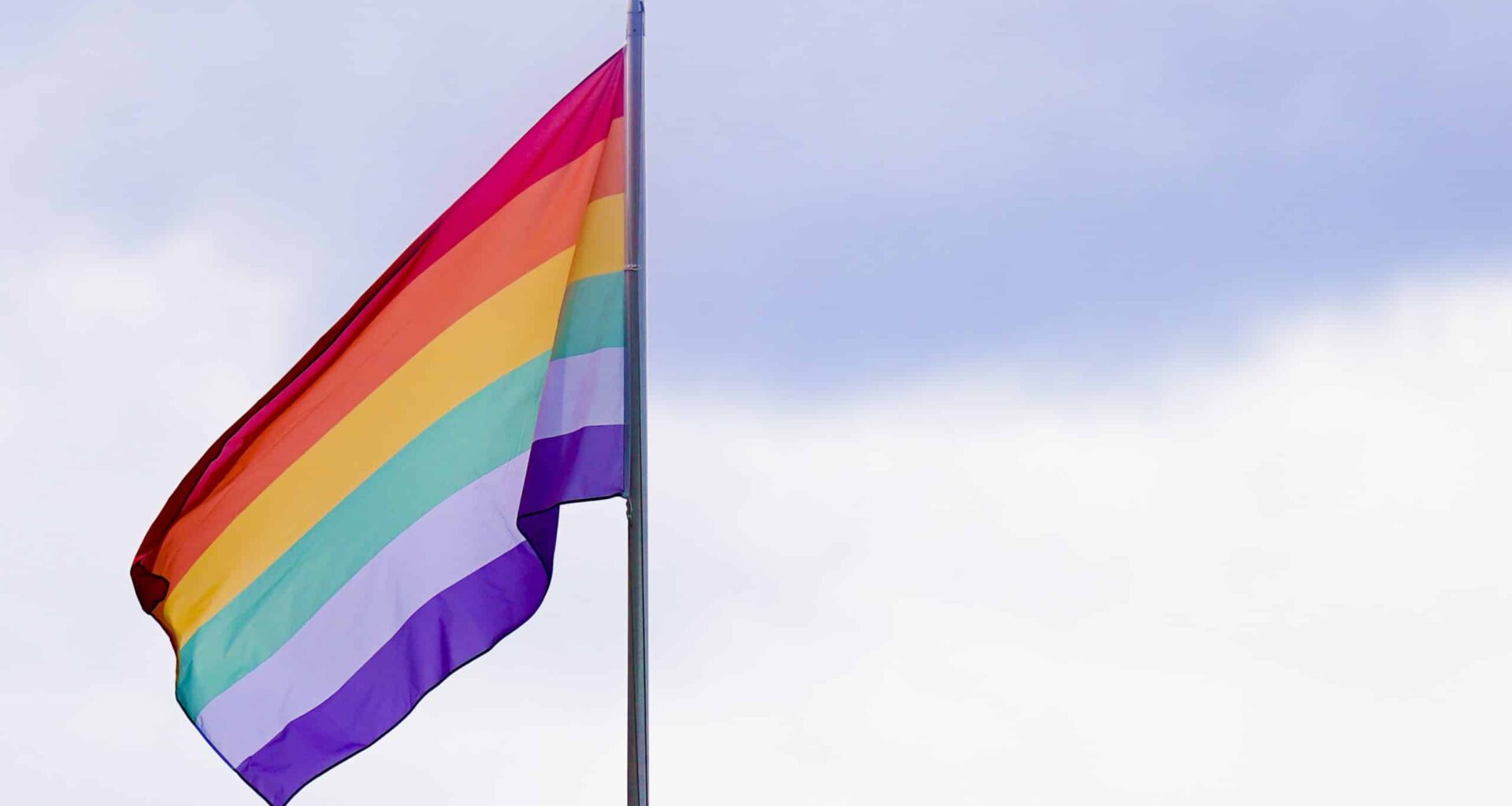 Så prideflagg på barnas skole: