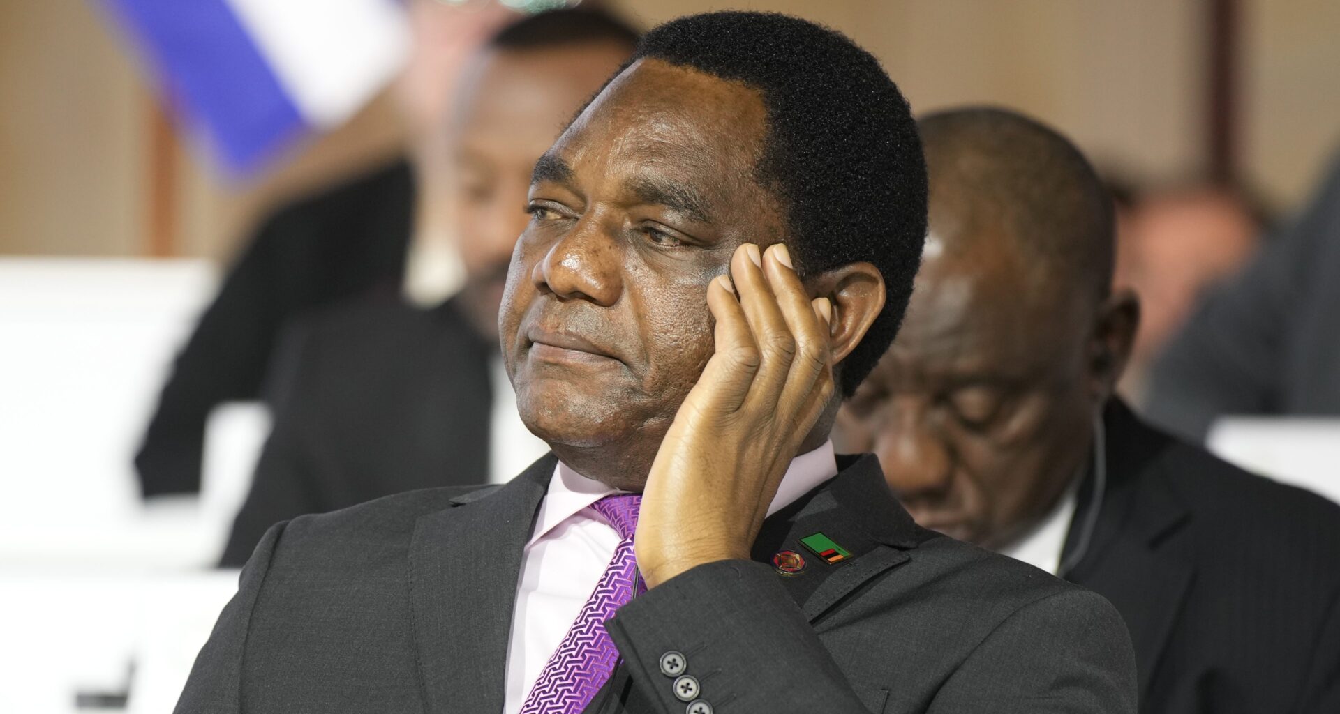 – Tvinger oss til å stå på egne bein