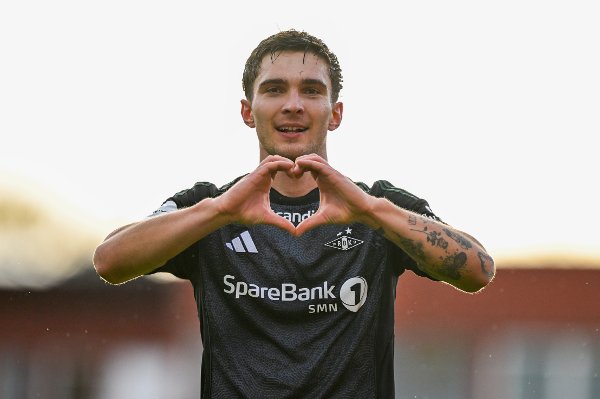 Stavanger 20251018.
Rosenborgs David Duris feirer 0-1 målet under eliteseriekampen i fotball mellom Bryne og Rosenborg på Bryne stadion.
Foto: Carina Johansen / NTB