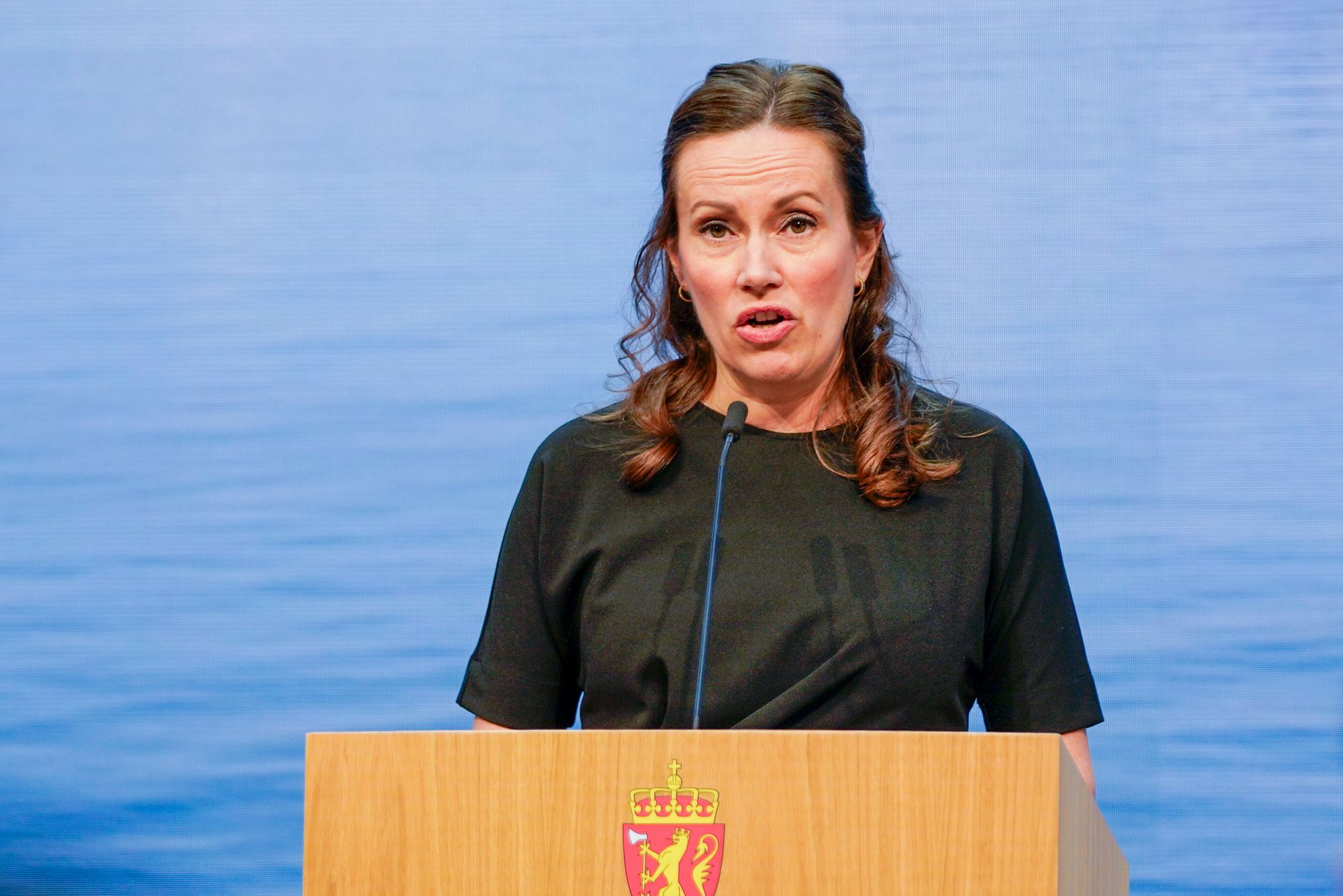 Fiskeri- og havminister Marianne Sivertsen Næss (Ap) vil be Kystverket stramme ytterligere inn praksisen for russiske kapteiner.