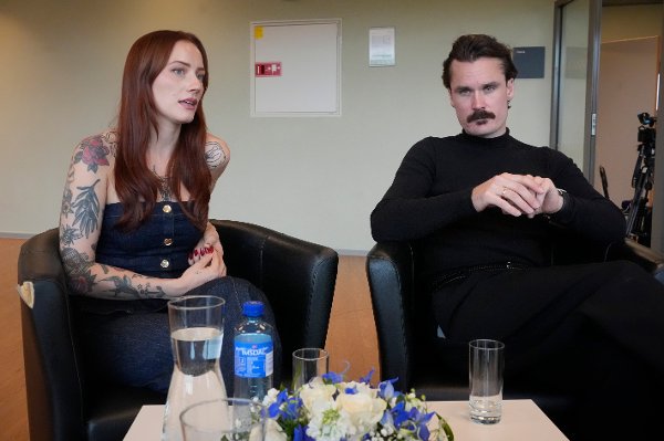 Oslo 20251022. 
Liva Børkja  Ingebrigtsen og Henrik Ingebrigtsen, møter pressen ifm neste sesong av TV-serien Born to run på Bislet stadion.
Foto: Terje Pedersen / NTB