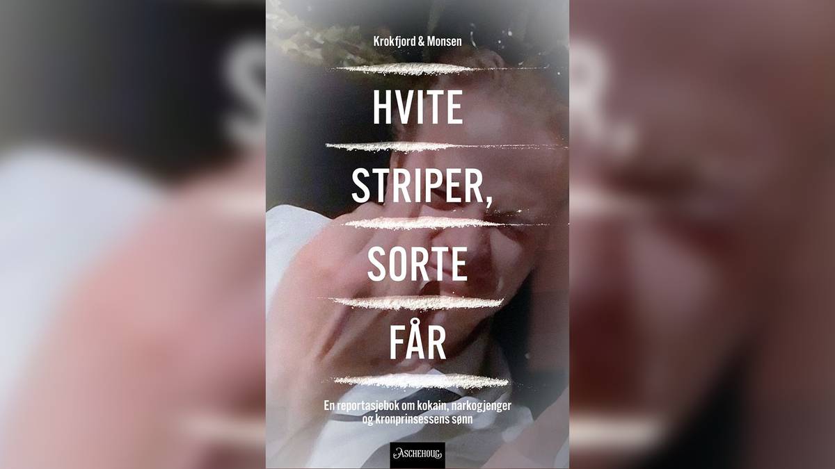 en person som holder en flaske