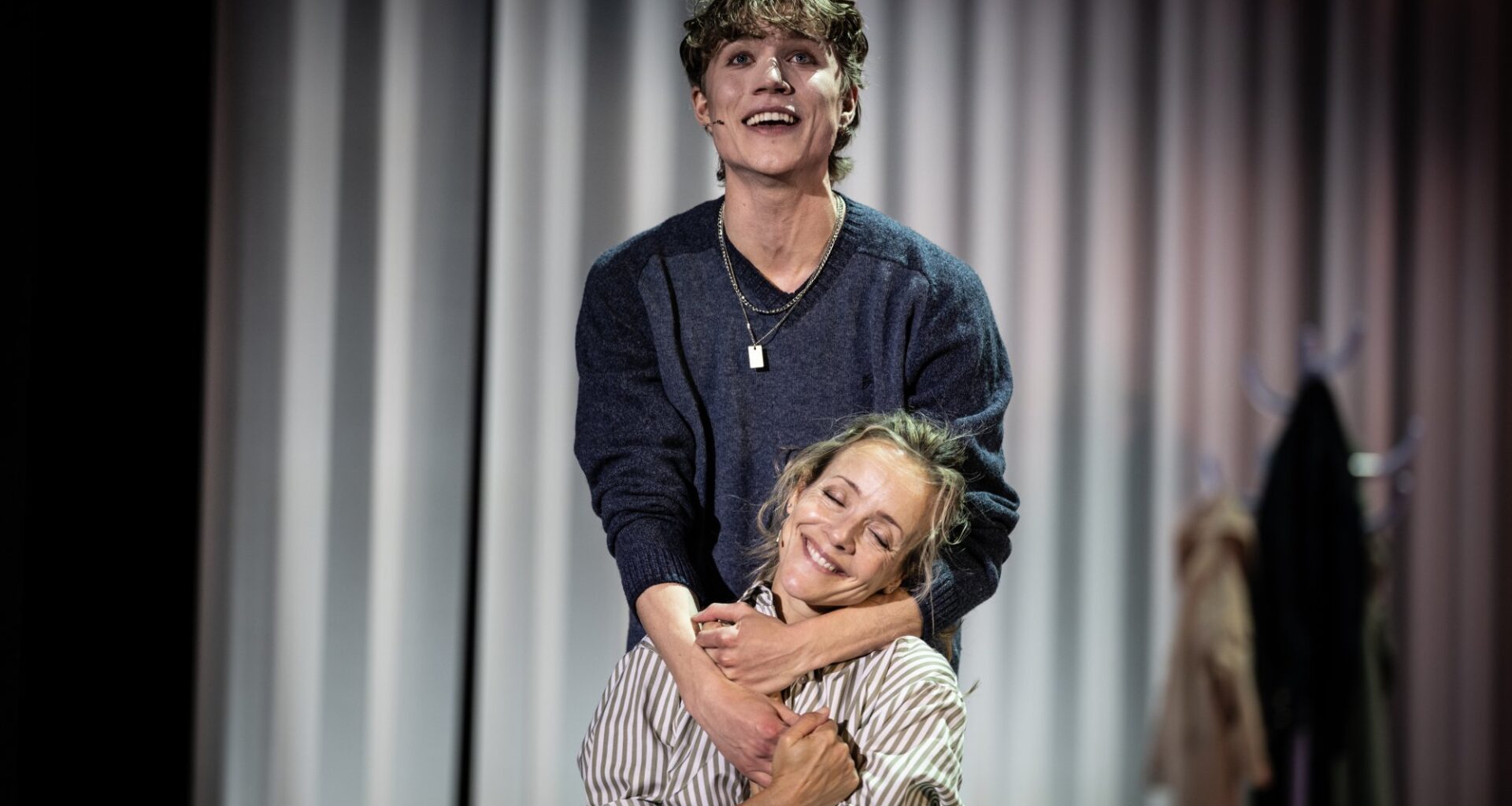 Nye Hjorten Teater, Skuespiller | Martin Hopland Dyngeland gjør suksess ved Nye Hjorten Teater i stykket Next to Normal. Snart står han på scenen i Nøtteknekkeren.