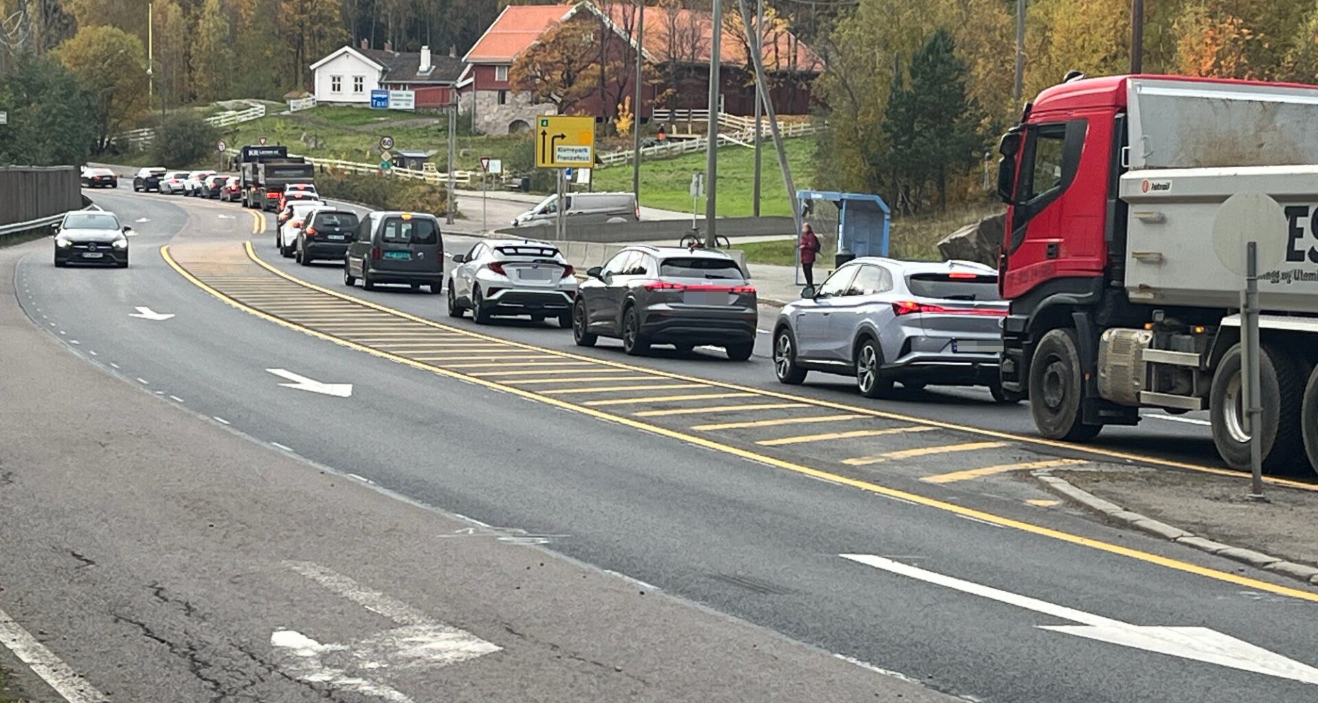 Trondheimsveien, Rommen | Trafikkulykke på Rommen. To personer fastklemt