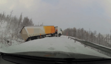 Trafikk, Politi | Trailer har sklidd ut: – Litt dårlig føre