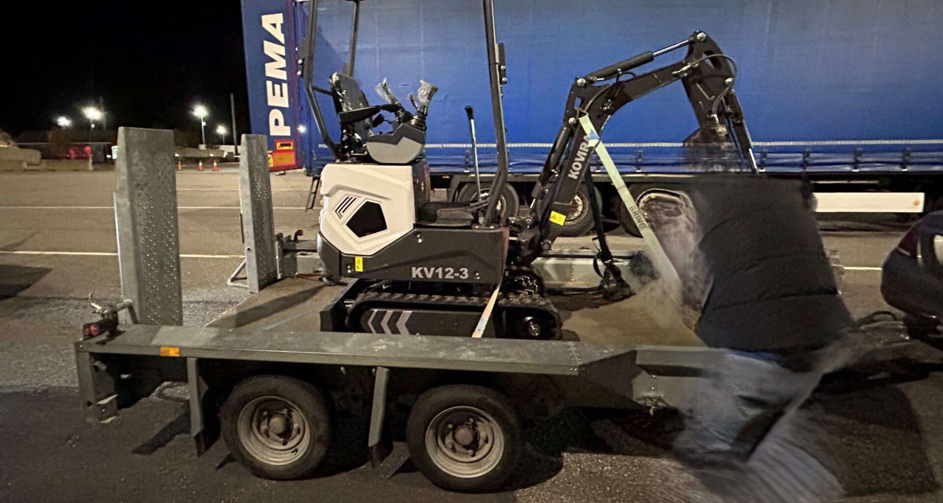 Statens vegvesen, Trafikk | Fraktet gravemaskin med stjålet henger