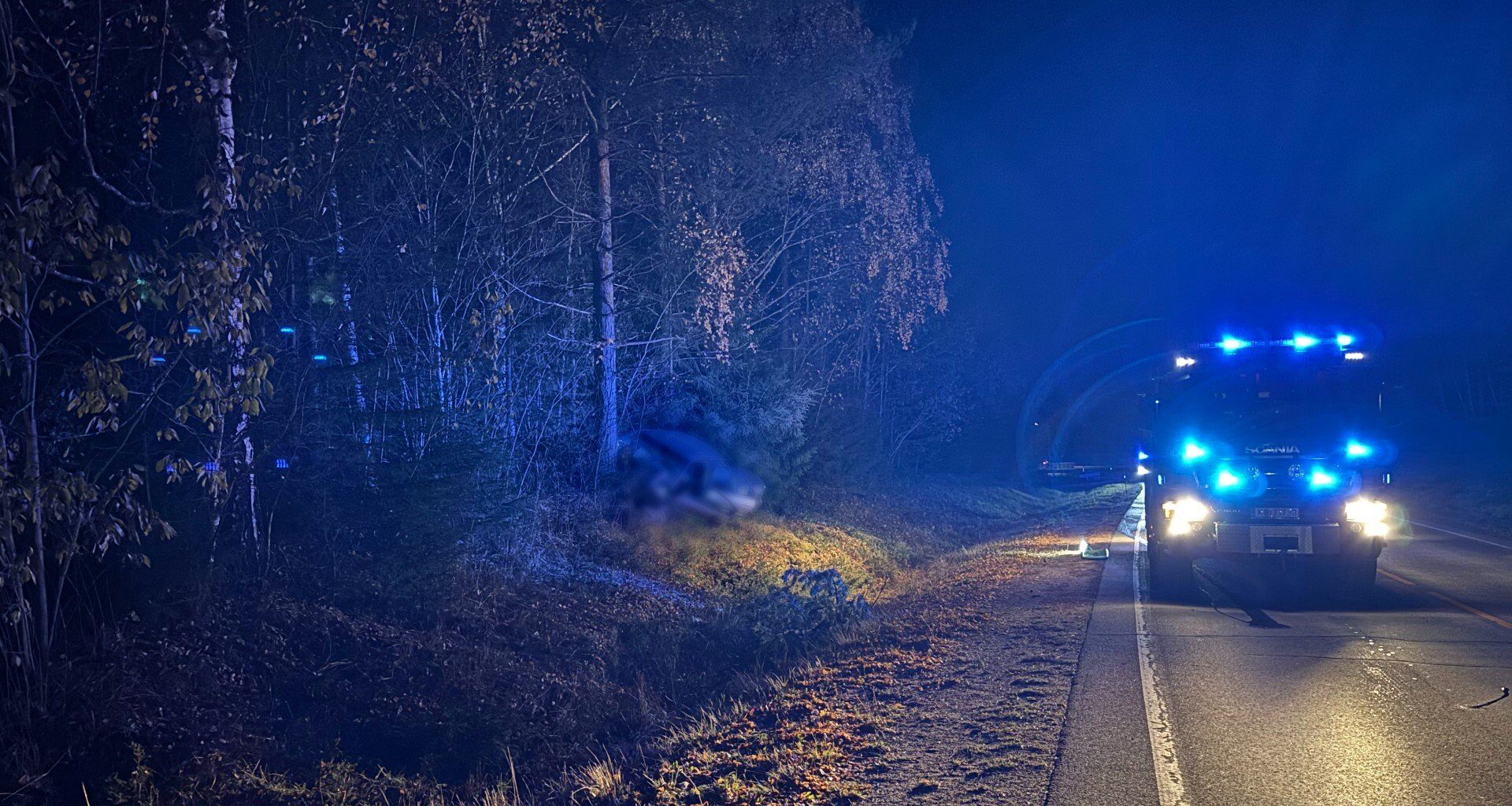 Ulykker, Stor-Elvdal | Sjåfør kritisk skadd etter utforkjøring. Fløyet med luftambulanse til sykehus