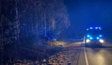 Ulykker, Stor-Elvdal | Sjåfør kritisk skadd etter utforkjøring. Fløyet med luftambulanse til sykehus