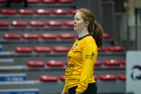 Keeper Marie Davidsen holdt buret tett da Fana møtte Aker.