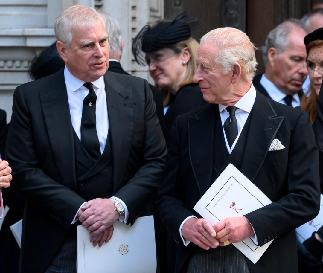 Prins Andrew har gitt fra seg tittelen «Hertugen av York»