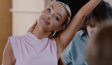 Sophie Elise Isachsen viser frem implantatene sine på Instagram