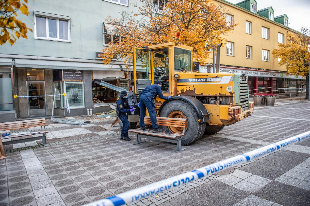 Tyvene kjørte hjullaster rett inn i gullbutikken