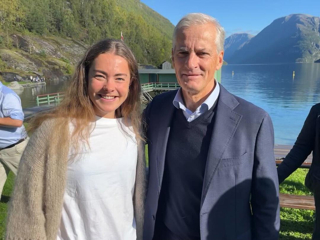 Hege Ringdal (26) tok jobb i hjembygda etter å ha møtt Jonas Gahr Støre: Nå mister hun studielånskutt