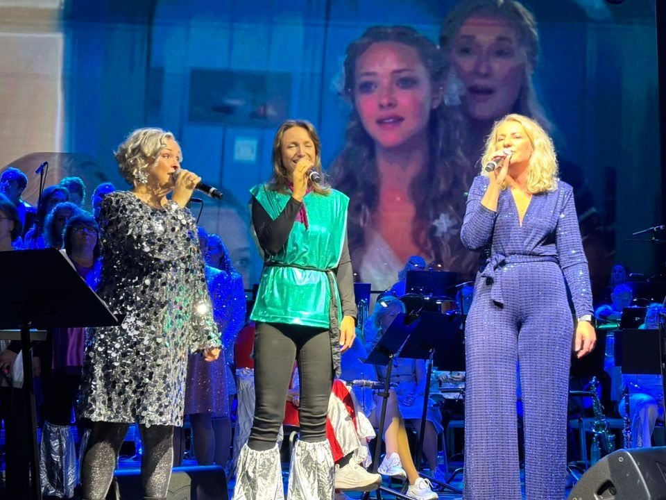 Innsendt, Kultur og underholdning | Fullsatt sal og ABBA-magi med Ringerike Janitsjar og Showkoret