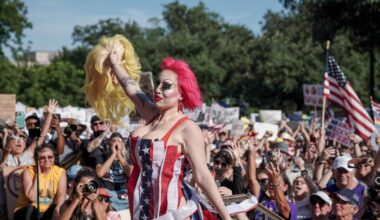 Millioner ventes til Trump-protester