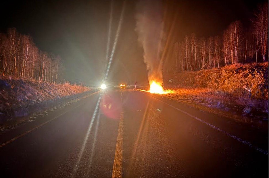 Trafikkmeldinger, Politi | Brann i kjøretøy på Krokstrand – E6 åpnet igjen