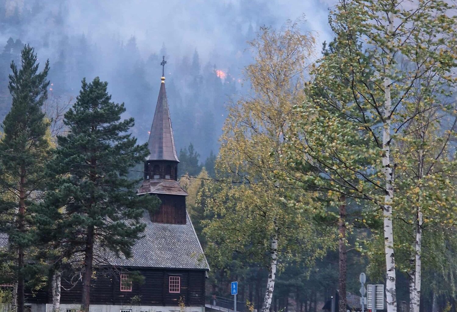 Nyheter, Sunndal | Brannvakta: – Ikke enkel slokking i de rådende værforhold
