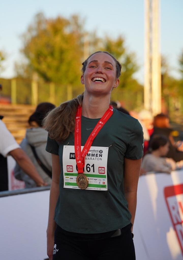 Yngvil Maria er låtskriver og artist. Da Yngvil skrev en låt hun kalte maraton, meldte hun seg på et halvmaraton som et slags stunt.   Foto: Morten Brun