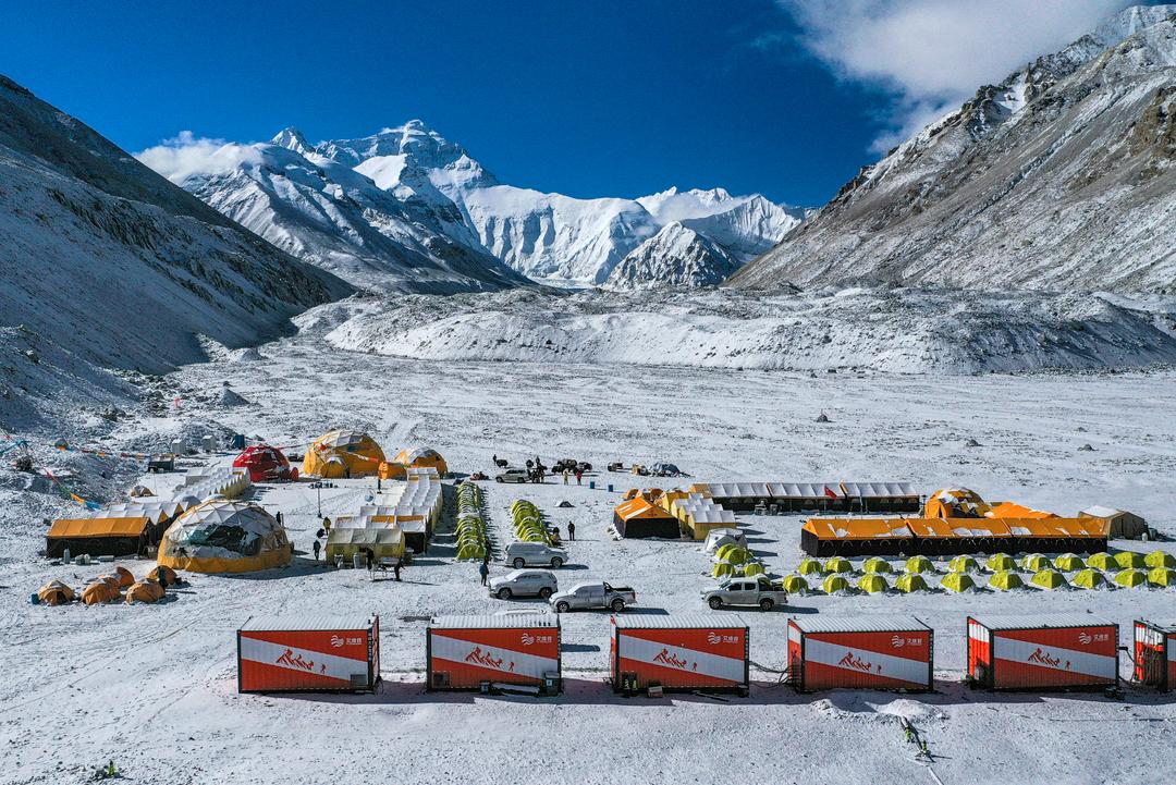 Uvanlig snøfall stanser Everest-turisme i Tibet