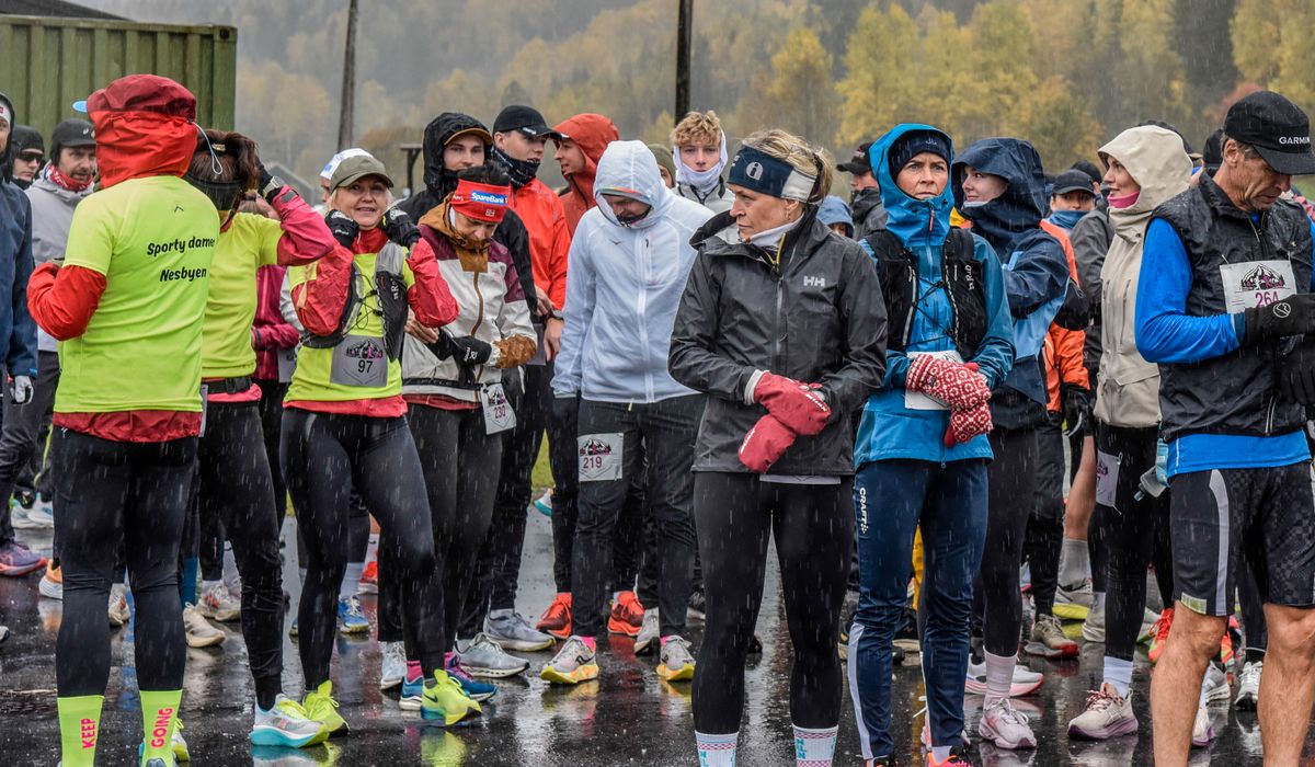 (+) Sentrumsløp i høljeregn - sjå bileta - hallingdolen.no