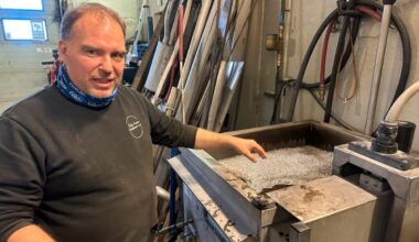 Vasker dekkene med ultralyd: – Det er faktisk bare vi som har i distriktet - mn24.no