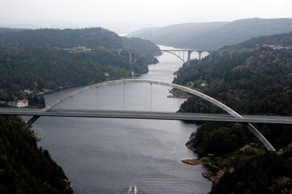 Svinesund, 20050920. Den nye Svinesundbrua på grensen mellom Norge og Sverige og Iddefjorden.
Foto: Cornelius Poppe / NTB