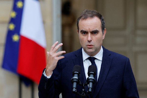 French outgoing Prime Minister Sebastien Lecornu makes a statement at the Hotel Matignon, the Prime Minister's residence, Wednesday, Oct. 8, 2025. (Stephanie Lecocq, Pool via AP)