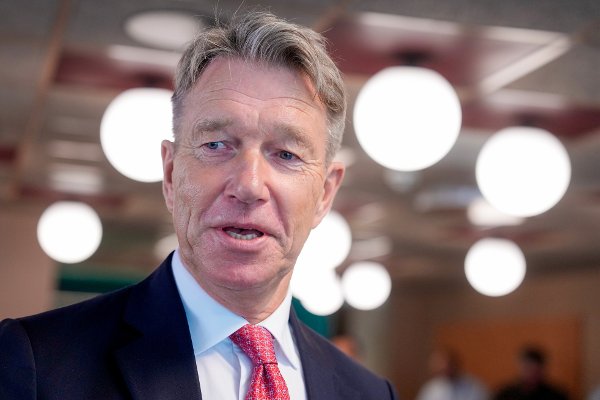 Oslo 20250924.
Energiminister Terje Aasland besøker Elhub i Oslo i forbindelse med lanseringen av fastpris på strøm, såkalt norgespris.
Foto: Javad Parsa / NTB