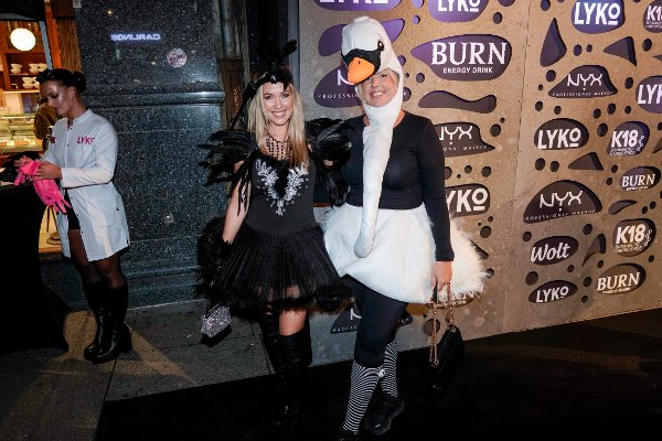 Oslo 20251009. 
Monica Nyhus under LYKO sin årlige Halloween-fest på Karl Johan torsdag kveld.
Foto: Thomas Fure / NTB