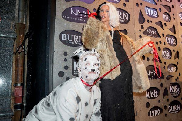 Oslo 20251009. 
Kjendiser og influencere under LYKO sin årlige Halloween-fest på Karl Johan torsdag kveld.
Foto: Thomas Fure / NTB