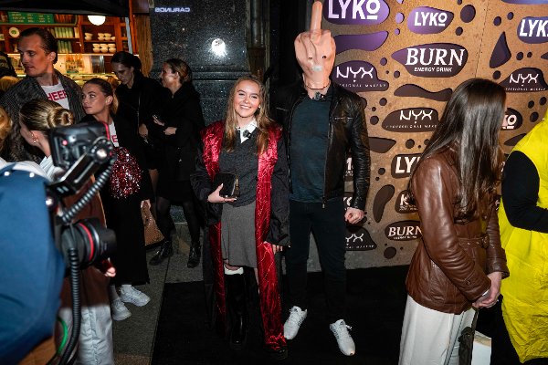 Oslo 20251009. 
Kjendiser og influencere under LYKO sin årlige Halloween-fest på Karl Johan torsdag kveld.
Foto: Thomas Fure / NTB