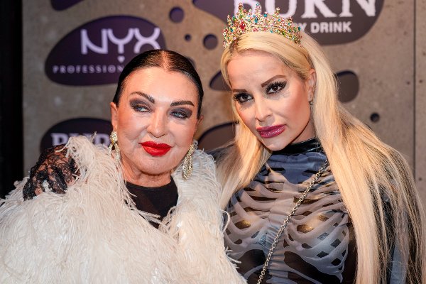 Oslo 20251009. 
Lilli Bendriss og Linni Meister under LYKO sin årlige Halloween-fest på Karl Johan torsdag kveld.
Foto: Thomas Fure / NTB