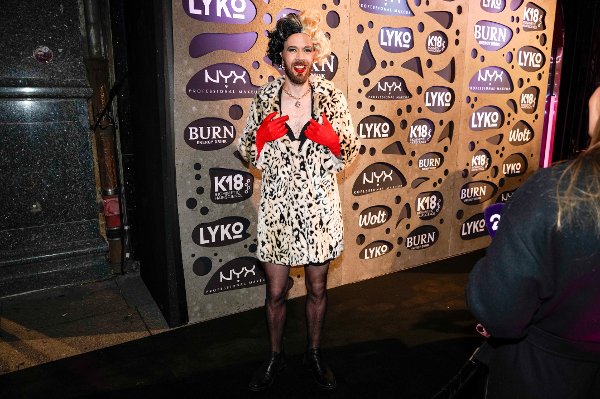 Oslo 20251009. 
Scott Maurstad under LYKO sin årlige Halloween-fest på Karl Johan torsdag kveld.
Foto: Thomas Fure / NTB