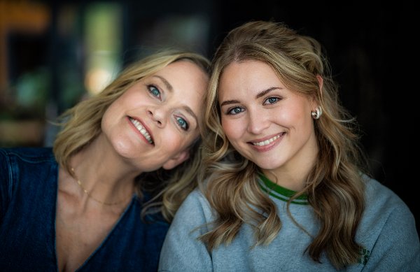 Oslo 20250513. 
Henriette Steenstrup tar avskjed med Pørni etter femte sesong som slippes på Netflix 15. mai. Her sammen med Vivild Falk Berg (som spiller datteren hennes).
Foto: Ole Berg-Rusten / NTB