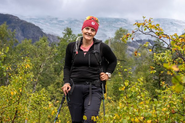 Luster 20250902. 
Generalsekretær i DNT Inger Lise Blyverket på vei til brevandring med kronprins Haakon på Opptaksbreen, en brearm til Jostedalsbreen. Den 12 timer lange og krevende turen gikk opp fra Tungestølen turisthytte gjennom Langedalen og så hele 1000 høydemeter opp til breen.
Foto: Heiko Junge / NTB