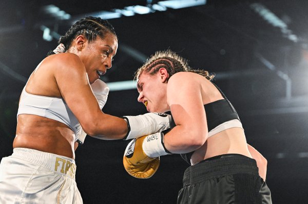 Lillestrøm 20251004. 
Cecilia Brækhus under kampen mot slovenske Ema Kozin under boksestevnet The Final Bell i Nova Spektrum lørdag.
Foto: Annika Byrde / NTB