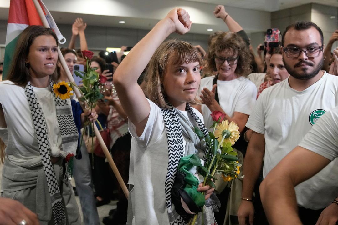 Greta Thunberg sier hun ble sparket og kalt hore i israelsk fangenskap